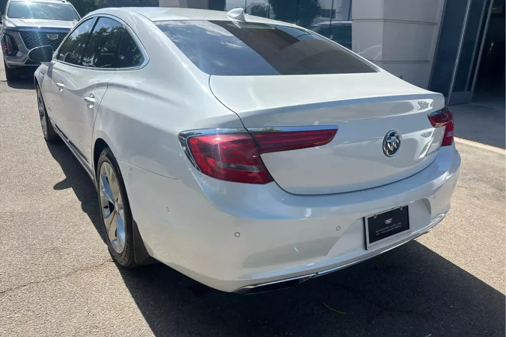 2019 Buick LaCrosse Avenir photo 1