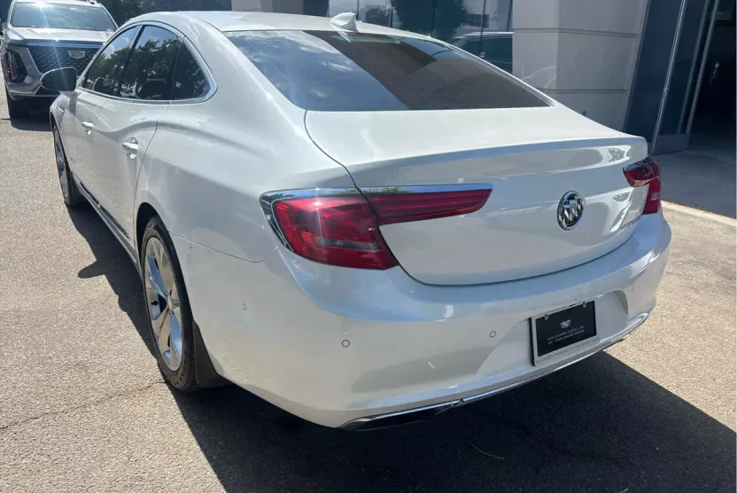 2019 Buick LaCrosse Avenir photo 1