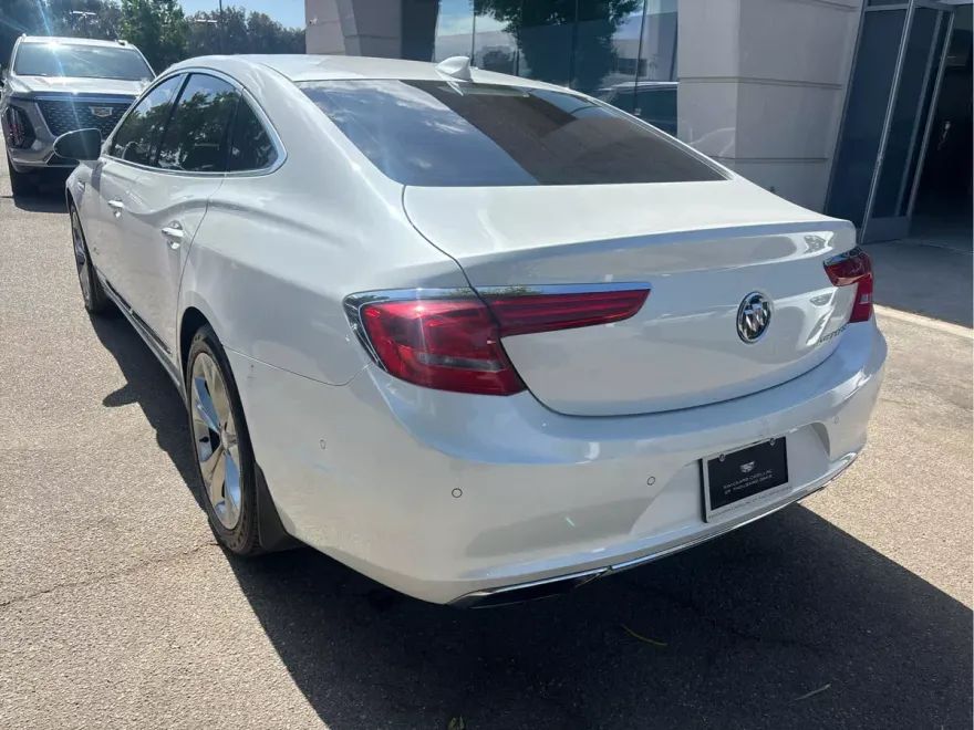 2019 Buick LaCrosse Avenir photo 1