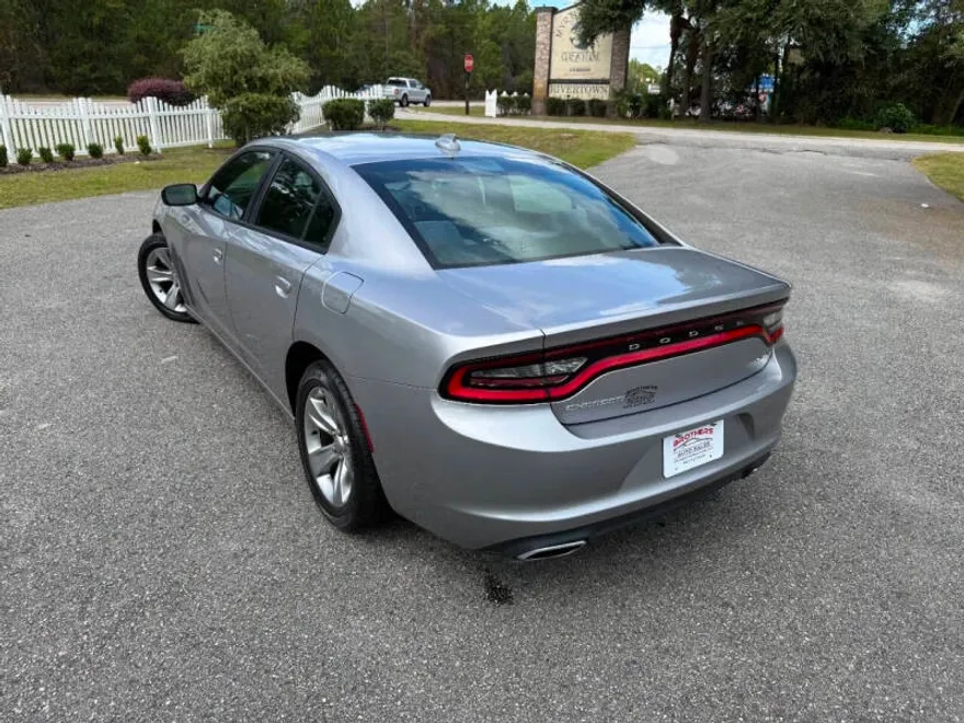2016 Dodge Charger SXT photo 1