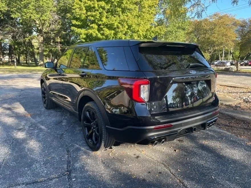 2022 Ford Explorer ST photo 1