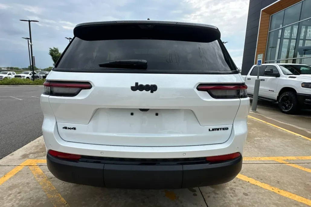 2025 Jeep Grand Cherokee Limited photo 1