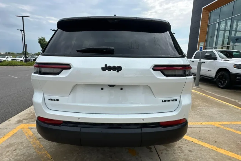 2025 Jeep Grand Cherokee Limited photo 1