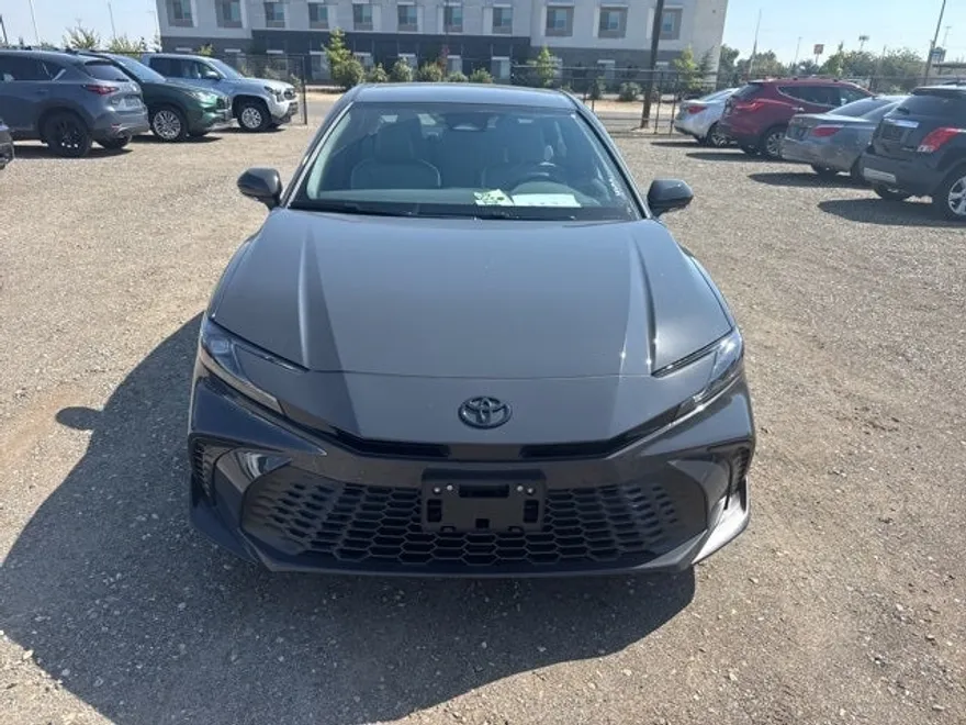 2025 Toyota Camry SE photo 1