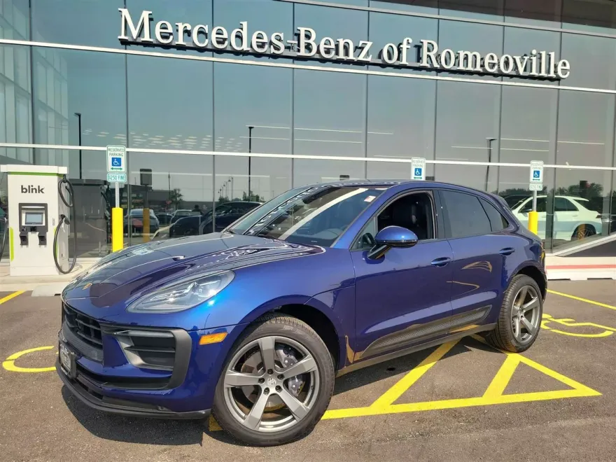 2024 Porsche Macan T photo 1