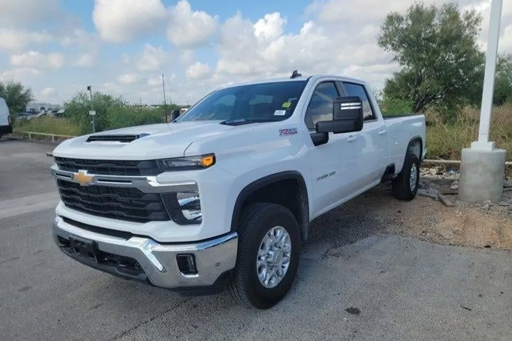 2025 Chevrolet Silverado 3500HD LT photo 1