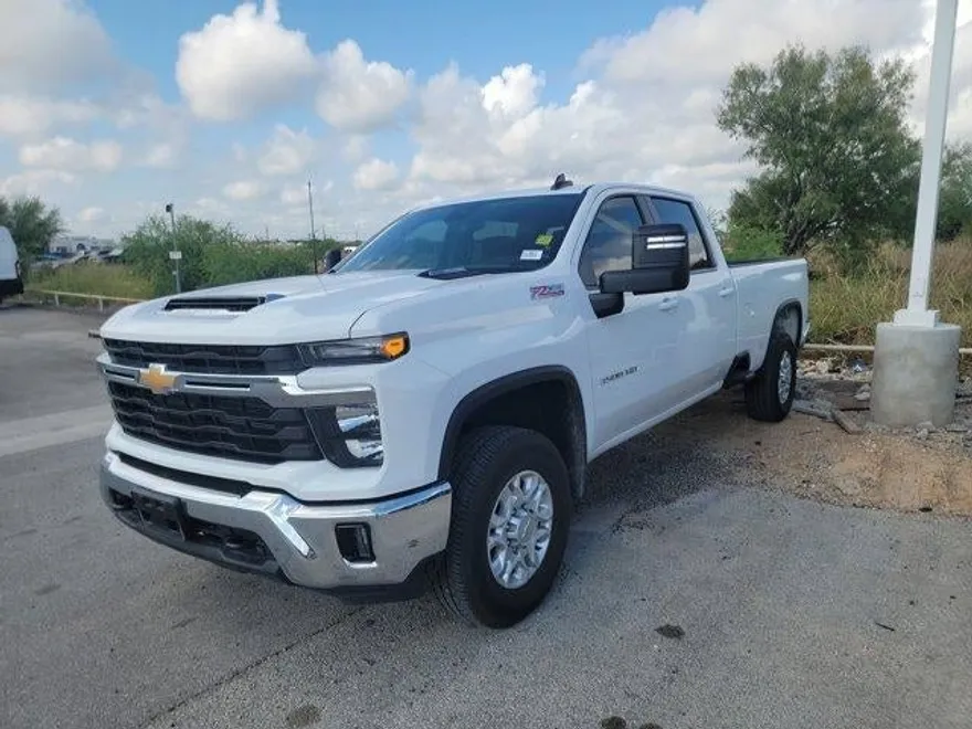2025 Chevrolet Silverado 3500HD LT photo 1