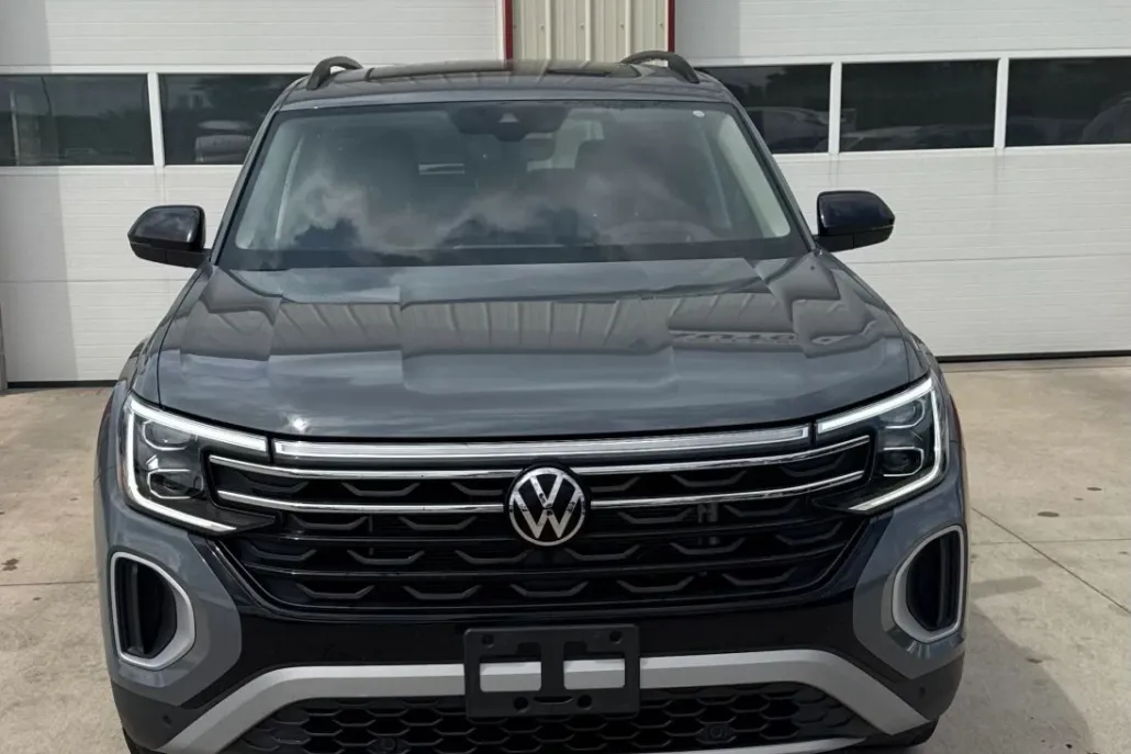 2024 Volkswagen Atlas Peak Edition SEL photo 1
