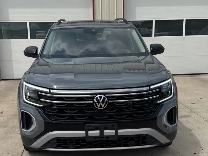 2024 Volkswagen Atlas Peak Edition SEL photo 1