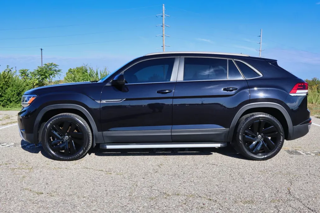 2022 Volkswagen Atlas Cross Sport V6 SE Technology photo 1