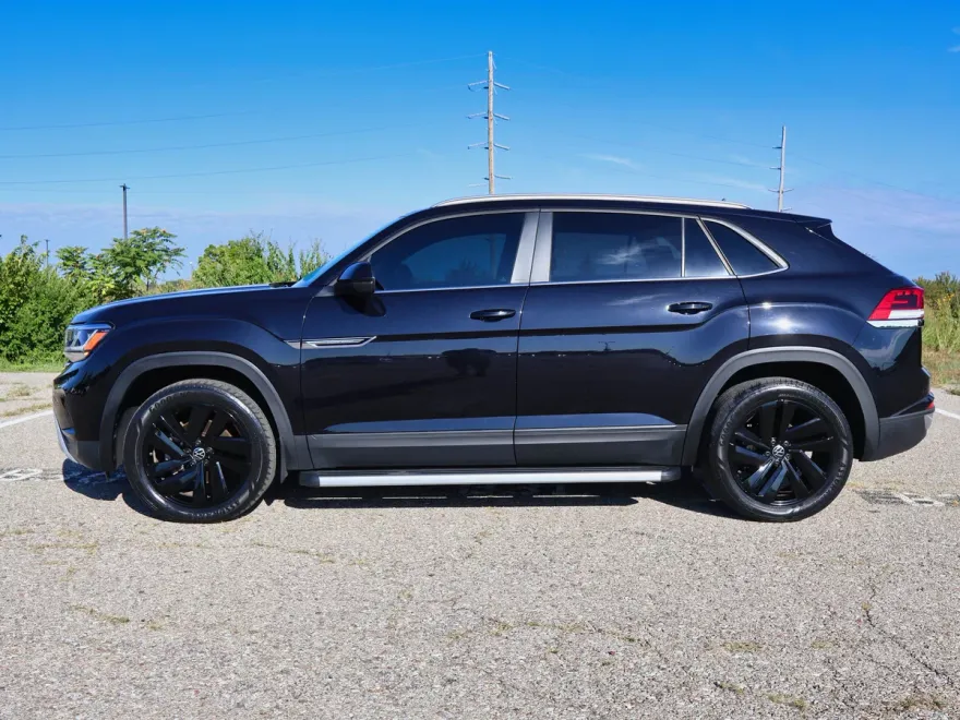 2022 Volkswagen Atlas Cross Sport V6 SE Technology photo 1