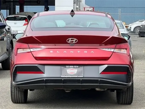 2025 Hyundai Elantra SEL Convenience photo 4