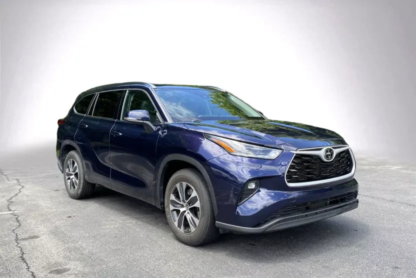2021 Toyota Highlander XLE photo 1