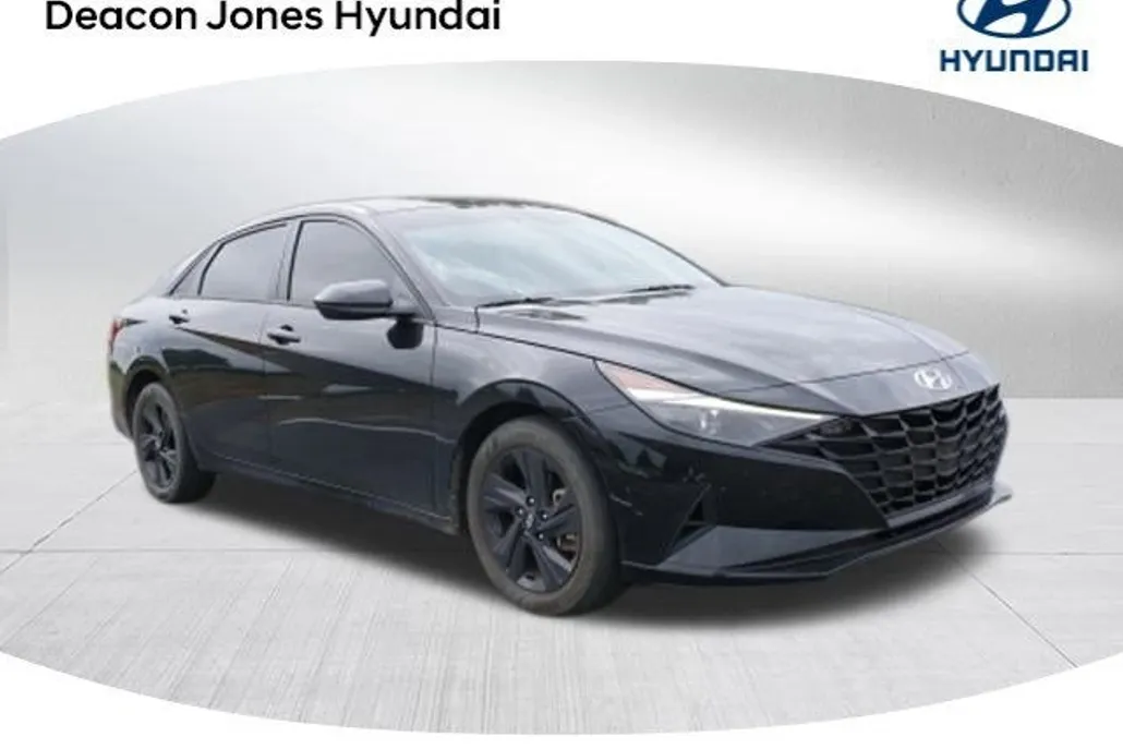 2023 Hyundai Elantra SEL photo 1