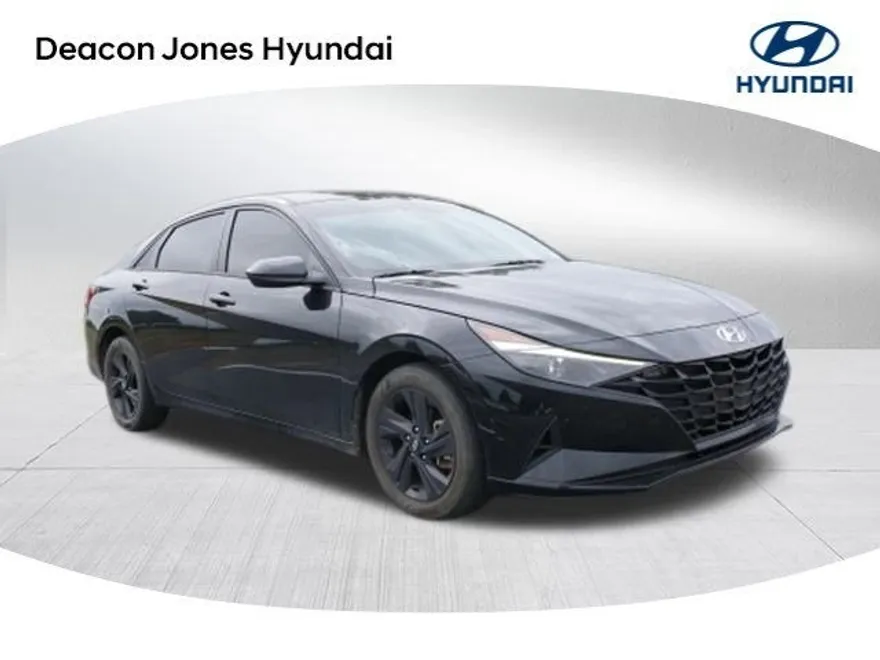 2023 Hyundai Elantra SEL photo 1