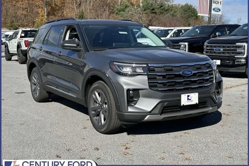 2025 Ford Explorer photo 1