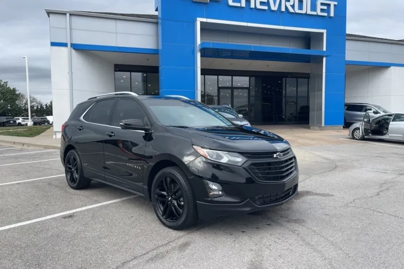 2020 Chevrolet Equinox LT photo 1