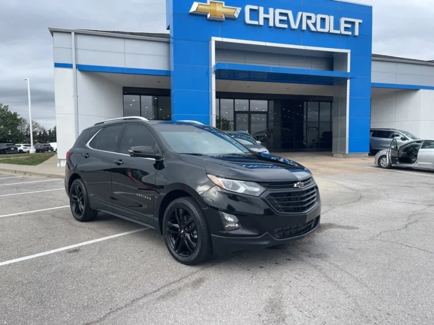 2020 Chevrolet Equinox LT photo 1
