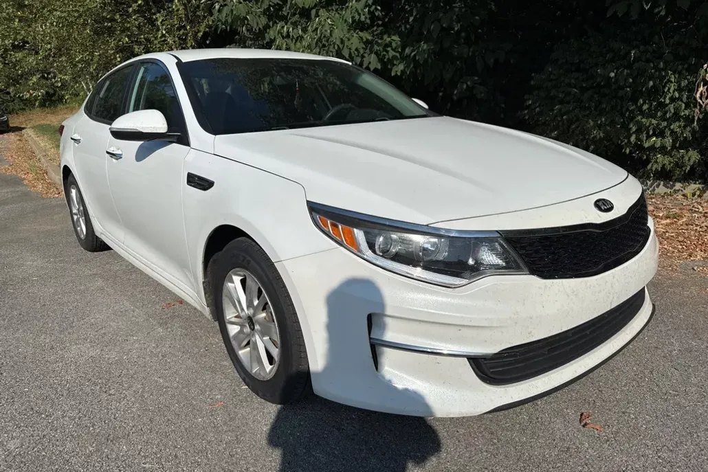 2018 Kia Optima LX photo 1