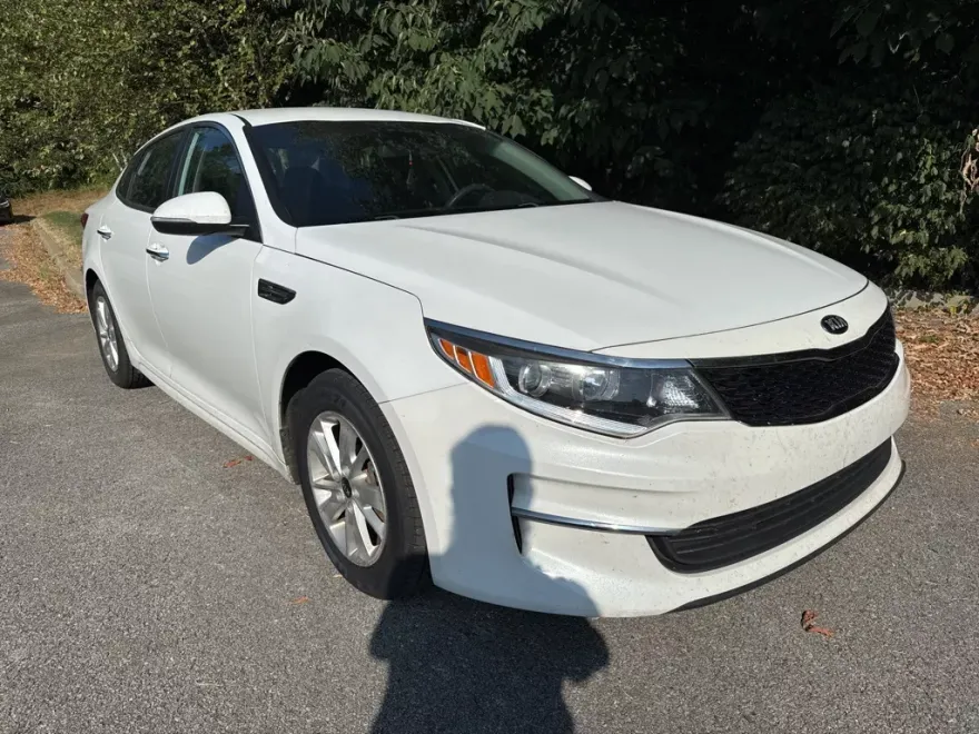2018 Kia Optima LX photo 1