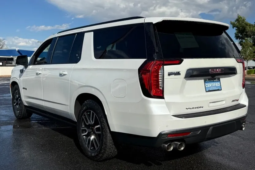2024 Gmc Yukon XL AT4 photo 1