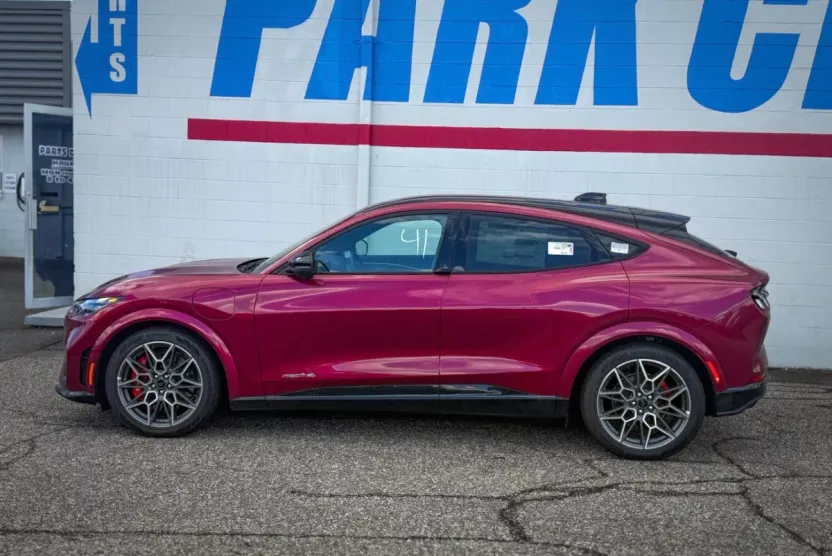 2025 Ford Mustang Mach-E GT photo 1