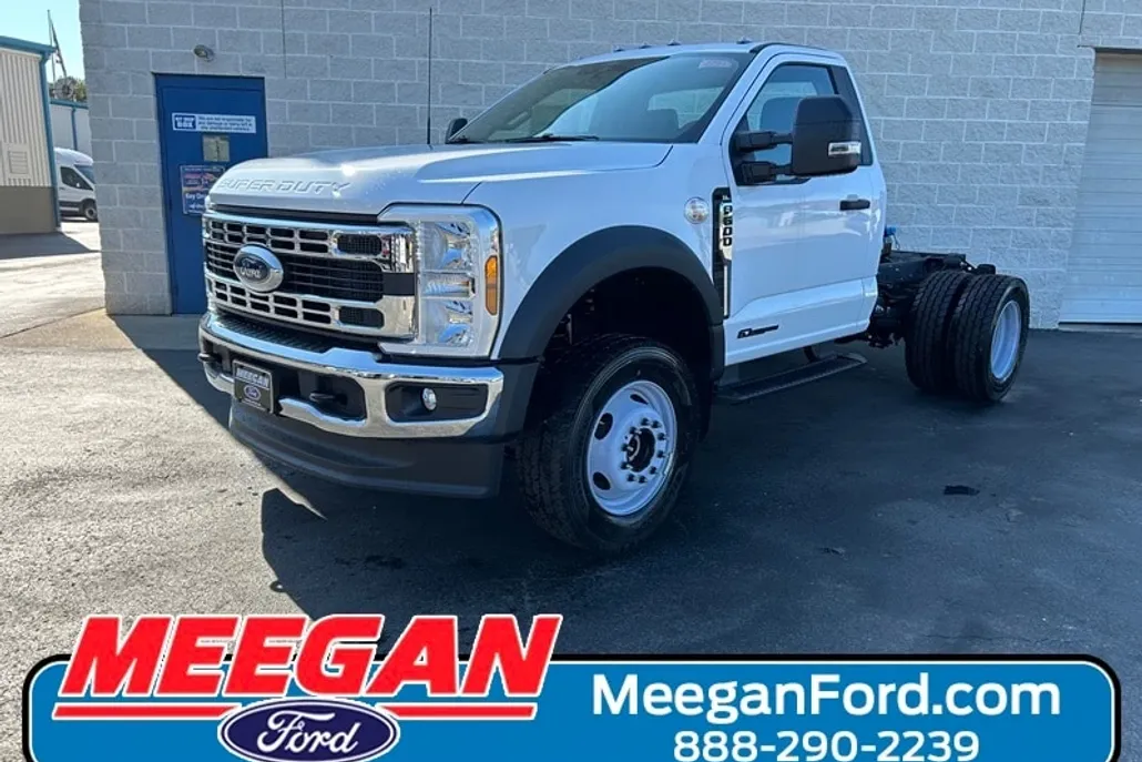 2025 Ford F-600 photo 1