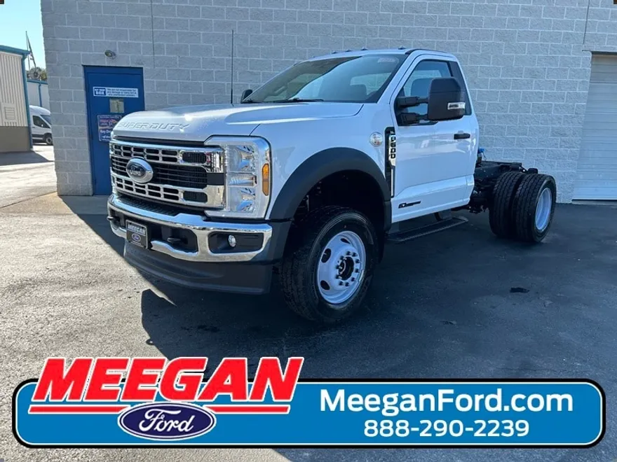 2025 Ford F-600 photo 1
