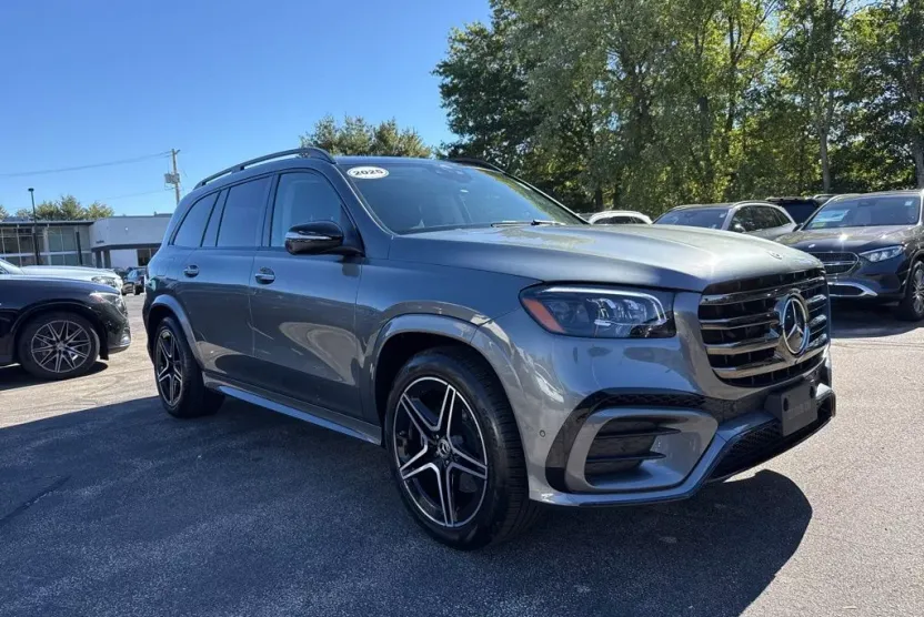 2025 Mercedes Benz GLS 450 4MATIC photo 1