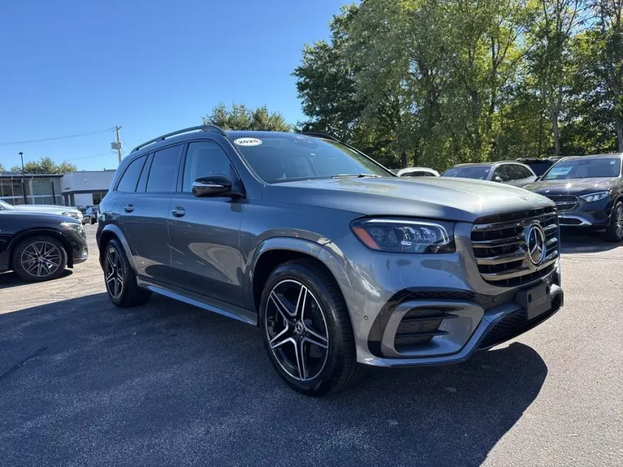 2025 Mercedes Benz GLS 450 4MATIC photo 1