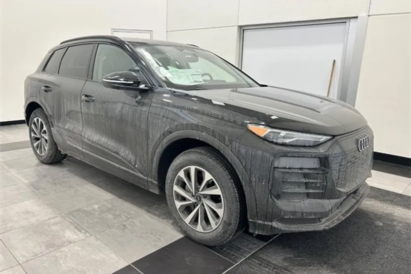 2025 Audi e-tron Premium photo 1