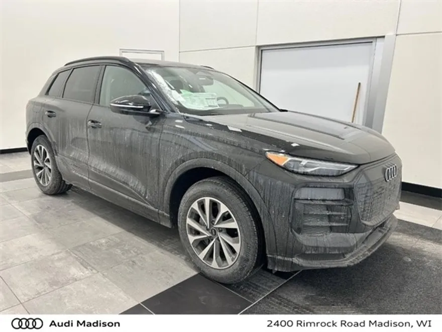 2025 Audi e-tron Premium photo 1