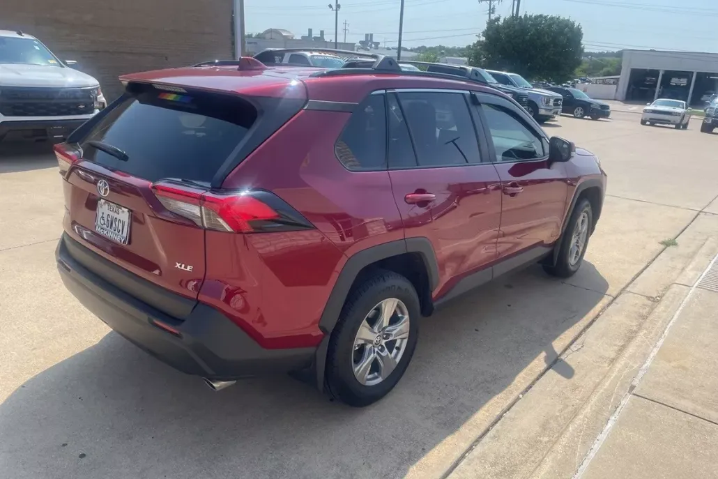 2024 Toyota RAV4 XLE photo 1