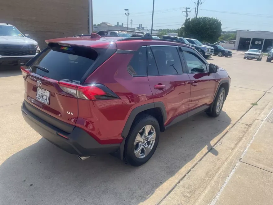 2024 Toyota RAV4 XLE photo 1