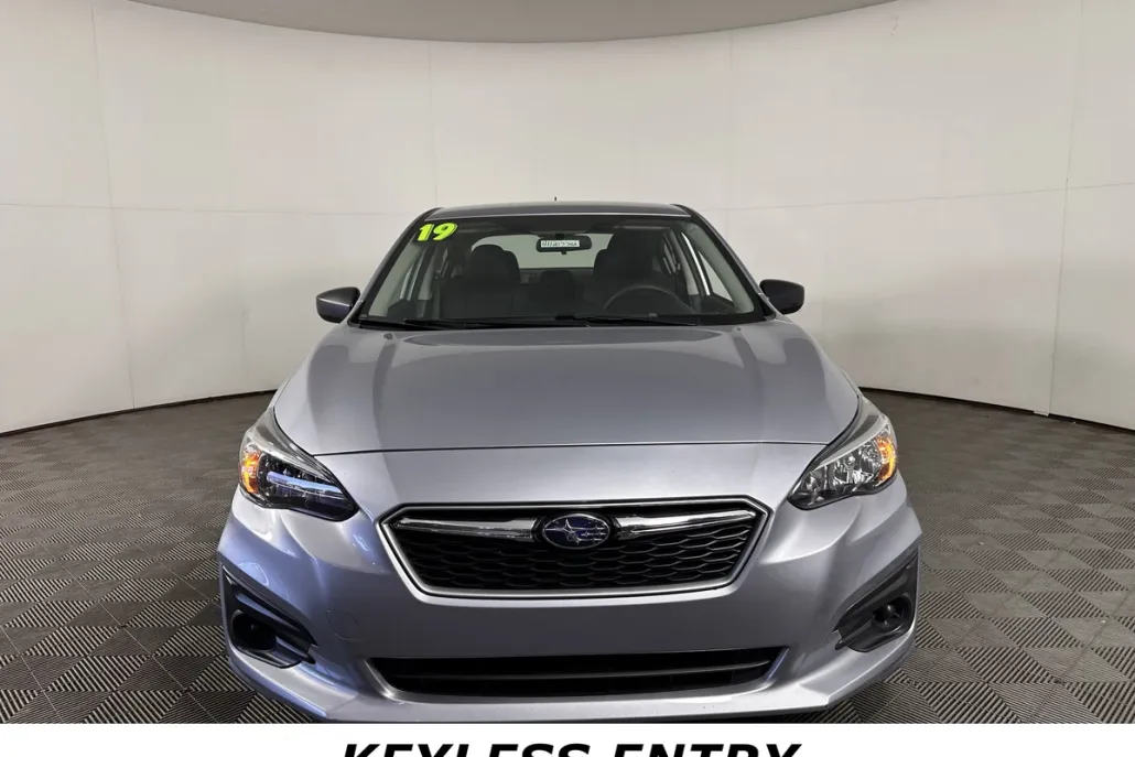 2019 Subaru Impreza 2.0i photo 1
