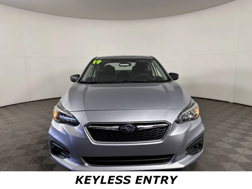 2019 Subaru Impreza 2.0i photo 1