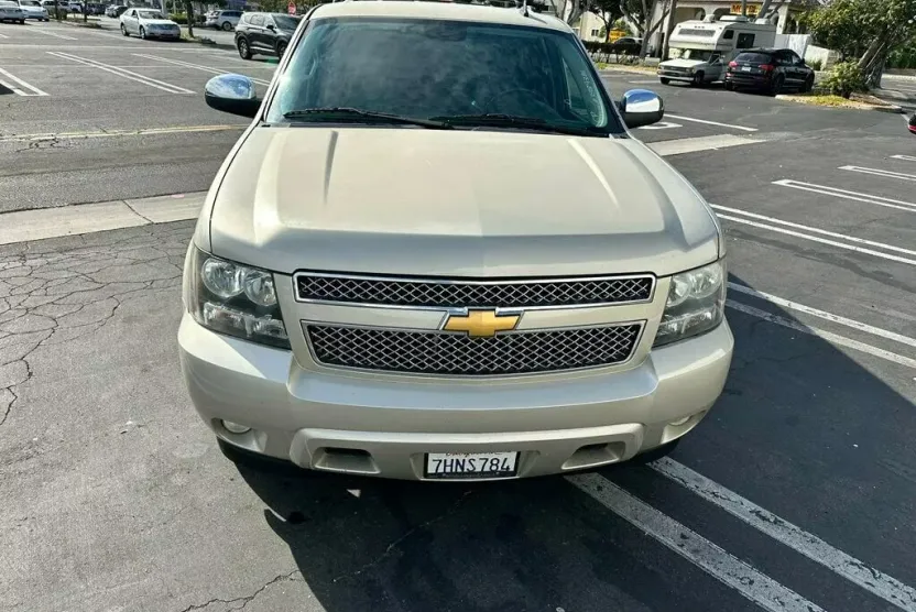2014 Chevrolet Suburban LTZ photo 1
