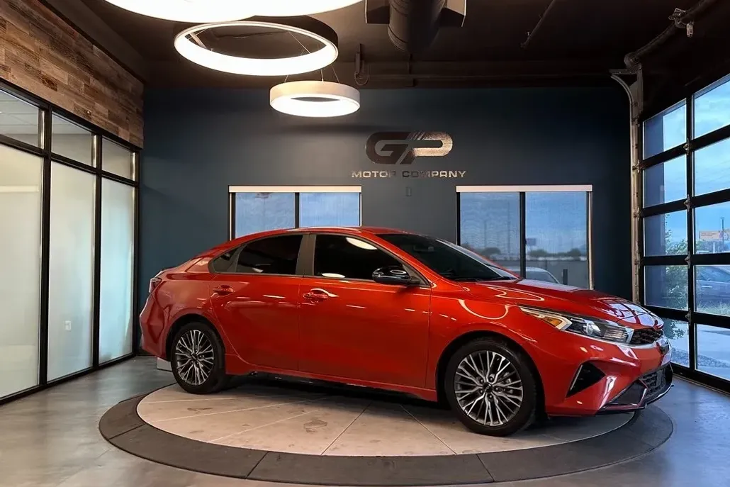 2022 Kia Forte GT-Line photo 1