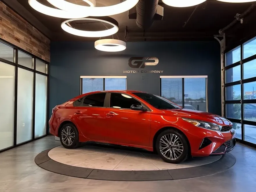 2022 Kia Forte GT-Line photo 1
