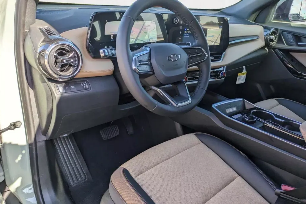 2026 Chevrolet Equinox ACTIV photo 1