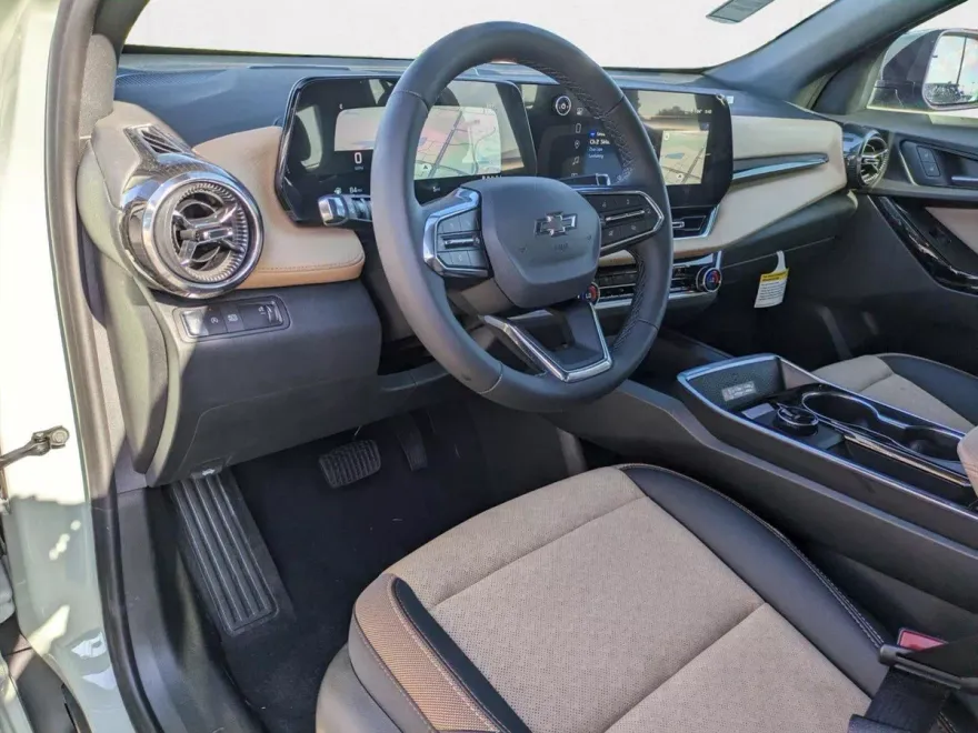 2026 Chevrolet Equinox ACTIV photo 1
