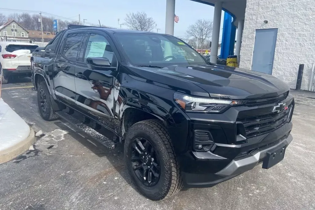 2025 Chevrolet Colorado Z71 photo 1