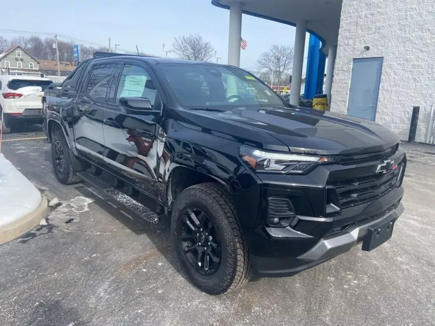 2025 Chevrolet Colorado Z71 photo 1