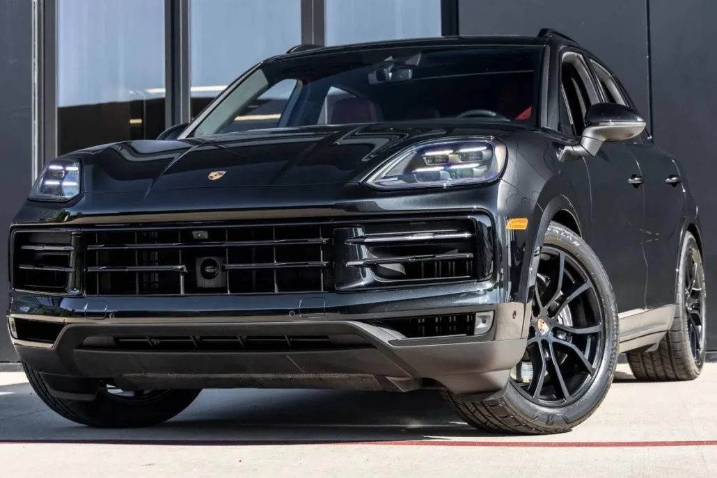 2025 Porsche Cayenne Base photo 1