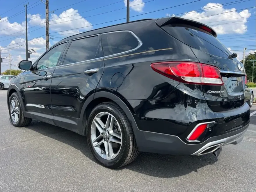 2017 Hyundai Santa Fe SE Ultimate photo 1