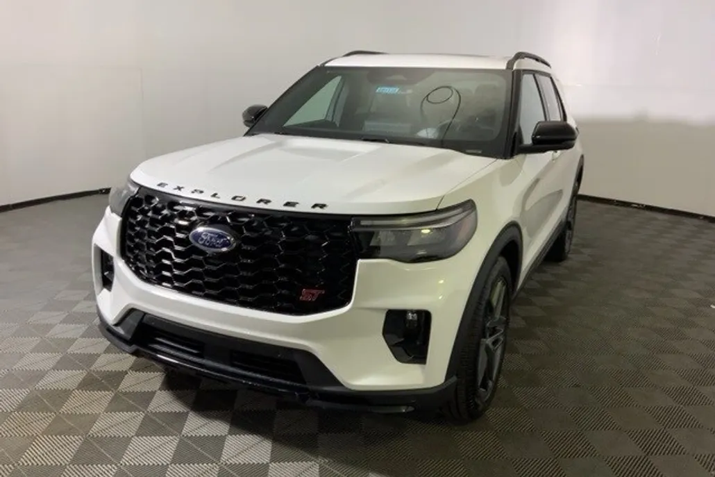 2025 Ford Explorer ST photo 1