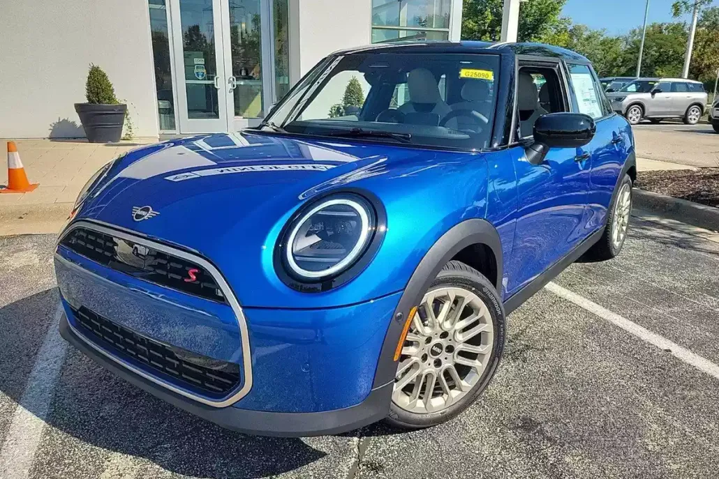 2025 Mini Cooper 4 Door Hardtop Signature photo 1