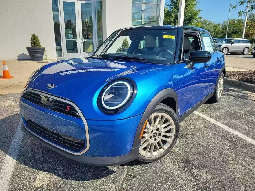 2025 Mini Cooper 4 Door Hardtop Signature photo 1