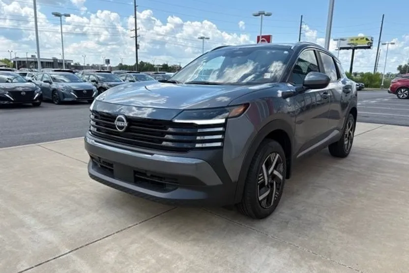2025 Nissan Kicks SV photo 1