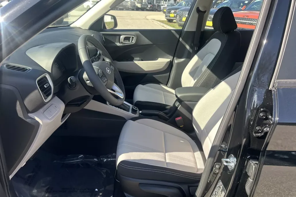 2025 Hyundai Venue SEL photo 1